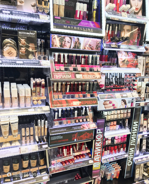 保加利亚索非2018年3月4日在索非亚塞尔迪卡中心的化妆品销售